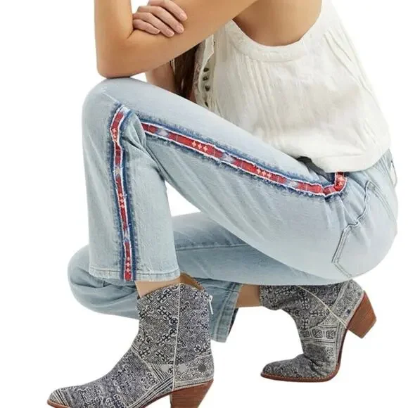 PILCRO Anthropologie The Vintage Straight Jeans Boho Ribbon Stripe Trim - Sz 27 - Picture 1 of 9